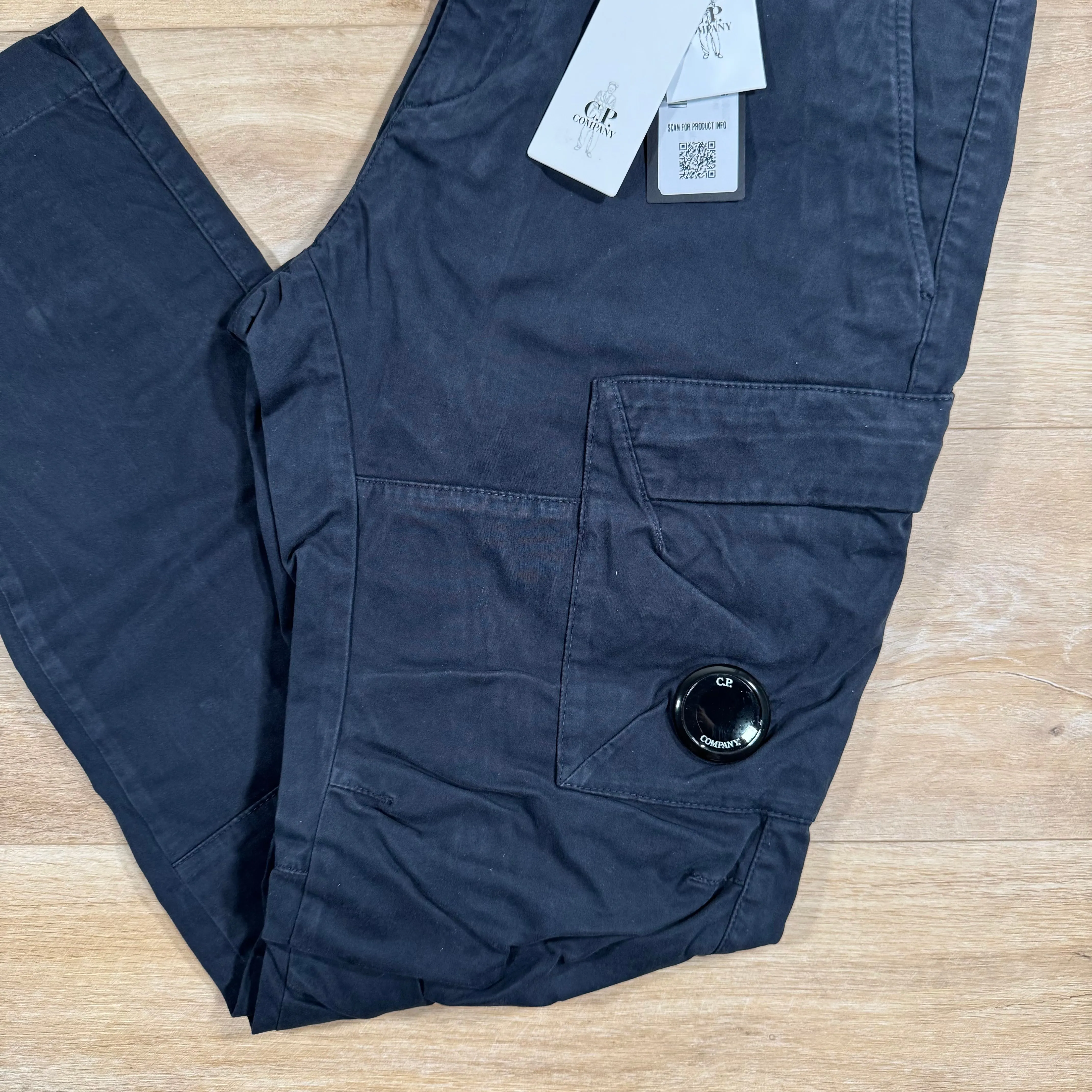 C.P. Company Ottoman Stretch Lens Cargo Pants in Navy